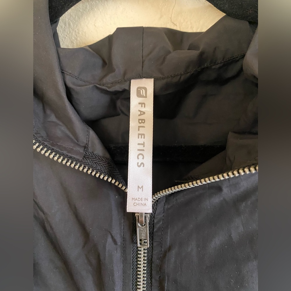 Fabletics Wind Breaker - Picture 2 of 3